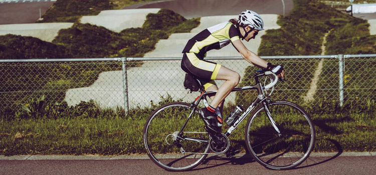 Pourquoi choisir un vélo électrique de course pour homme ?