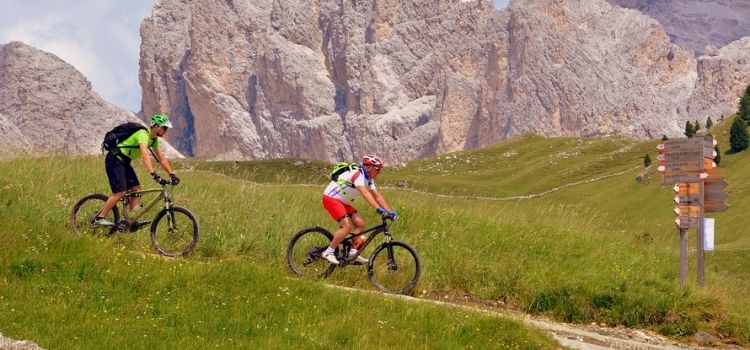 Comment choisir son casque de vélo de montagne (VTT)