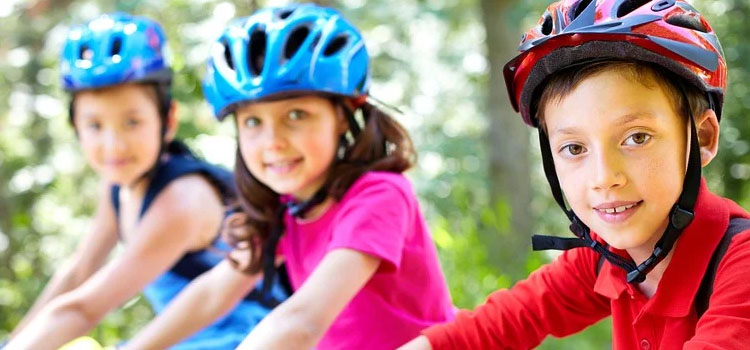 enfants avec casque de velo